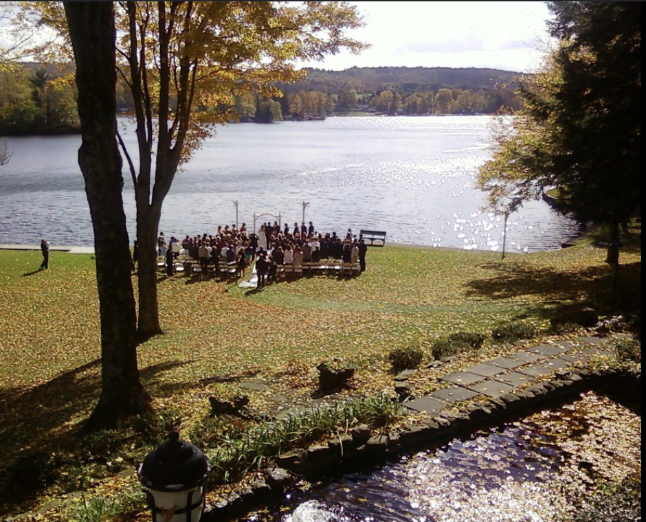 Autumn lakeside ceremony on the lawn at Lake Moraine